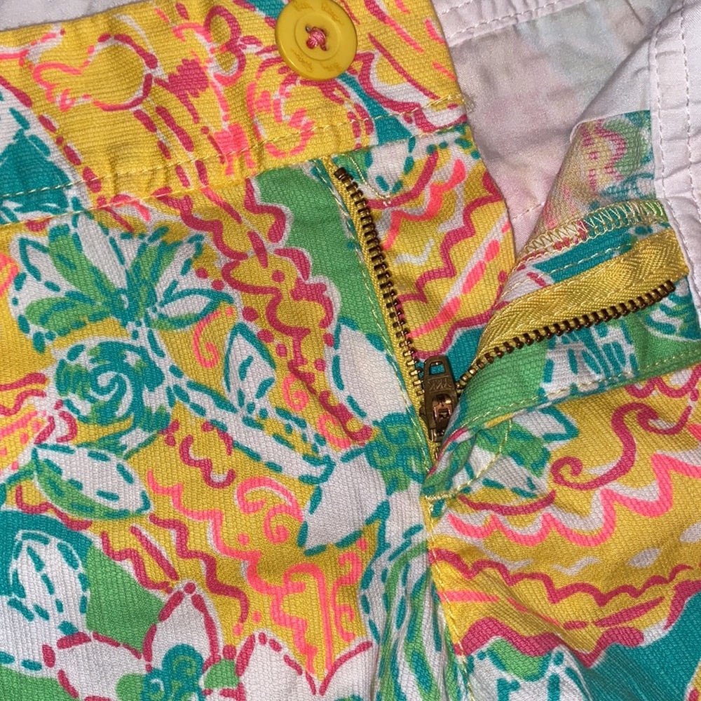 Lilly Pulitzer SugarTown WorldWide  Athletic Shorts size 4 - Picture 5 of 17